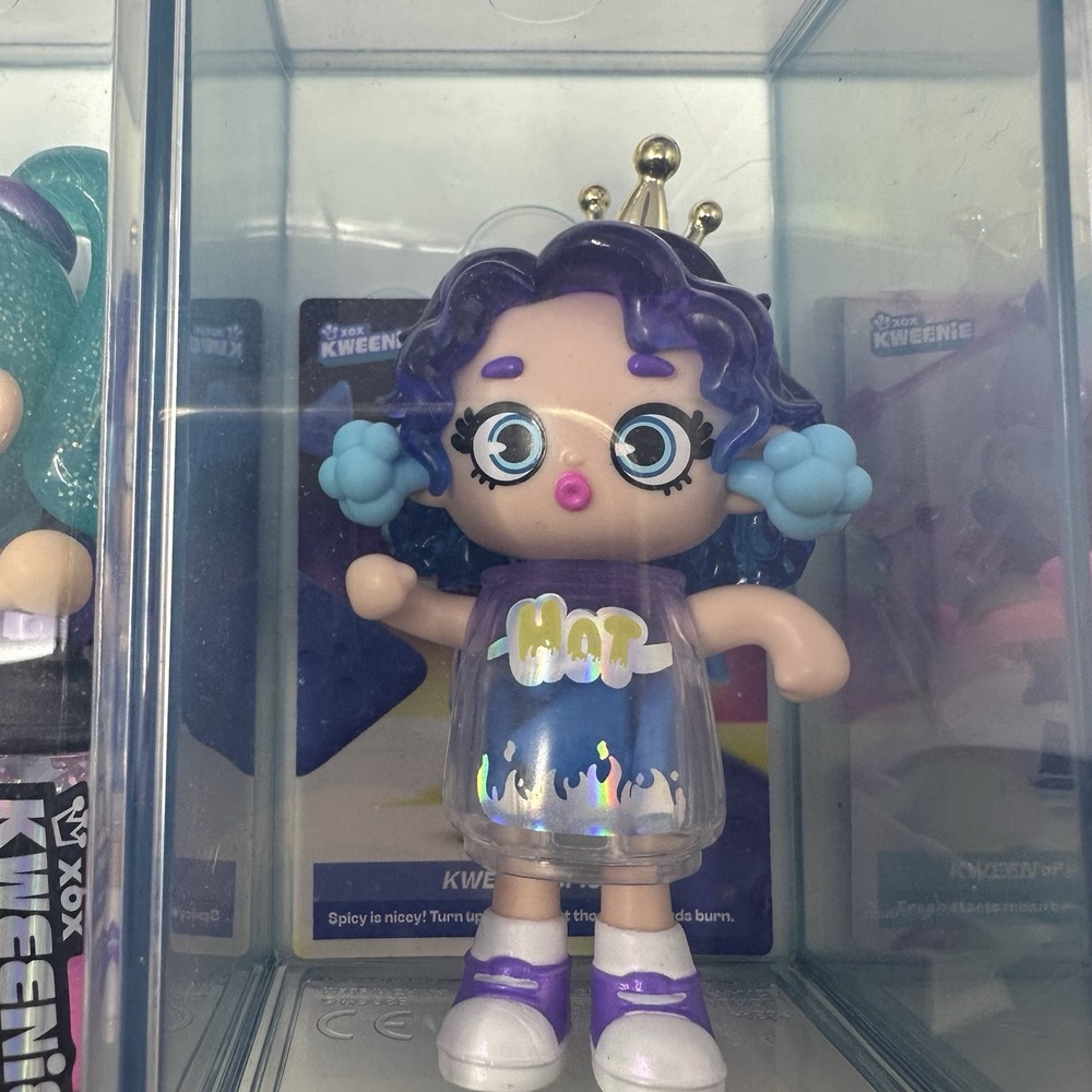 7  XOX Kweenie figurine dolls with cases and cards. - Picture 3 of 8